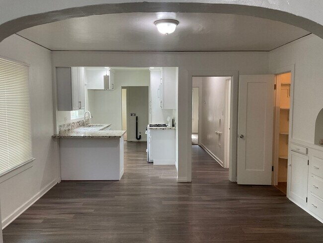 Foto del edificio - 2 bedroom 1 bathroom duplex in Colton