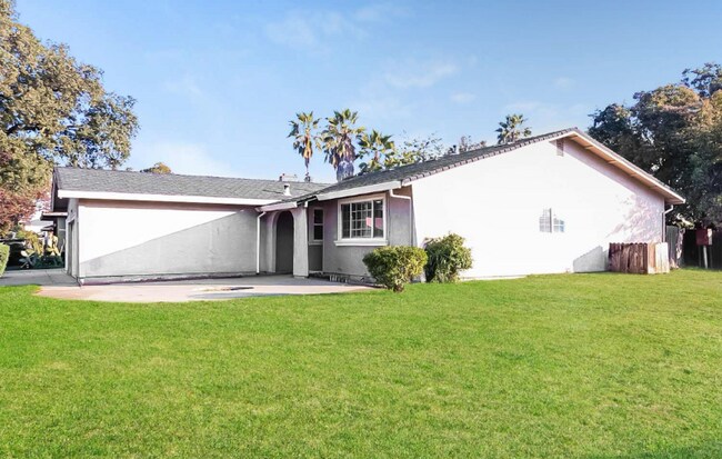 Building Photo - 4433 Bollenbacher Ave