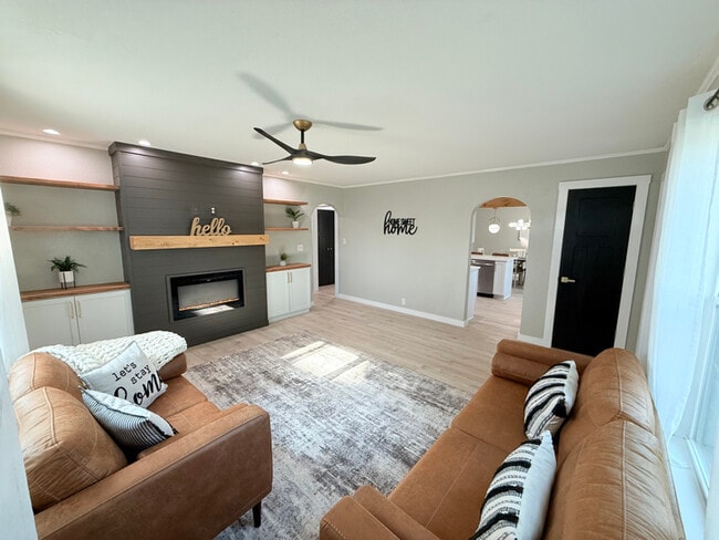 Building Photo - 1413 Bryan St