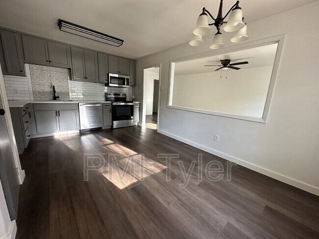 Foto del edificio - 1538 N Hill Ave