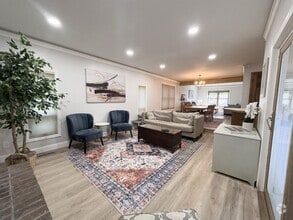Building Photo - 824 Springhill Dr