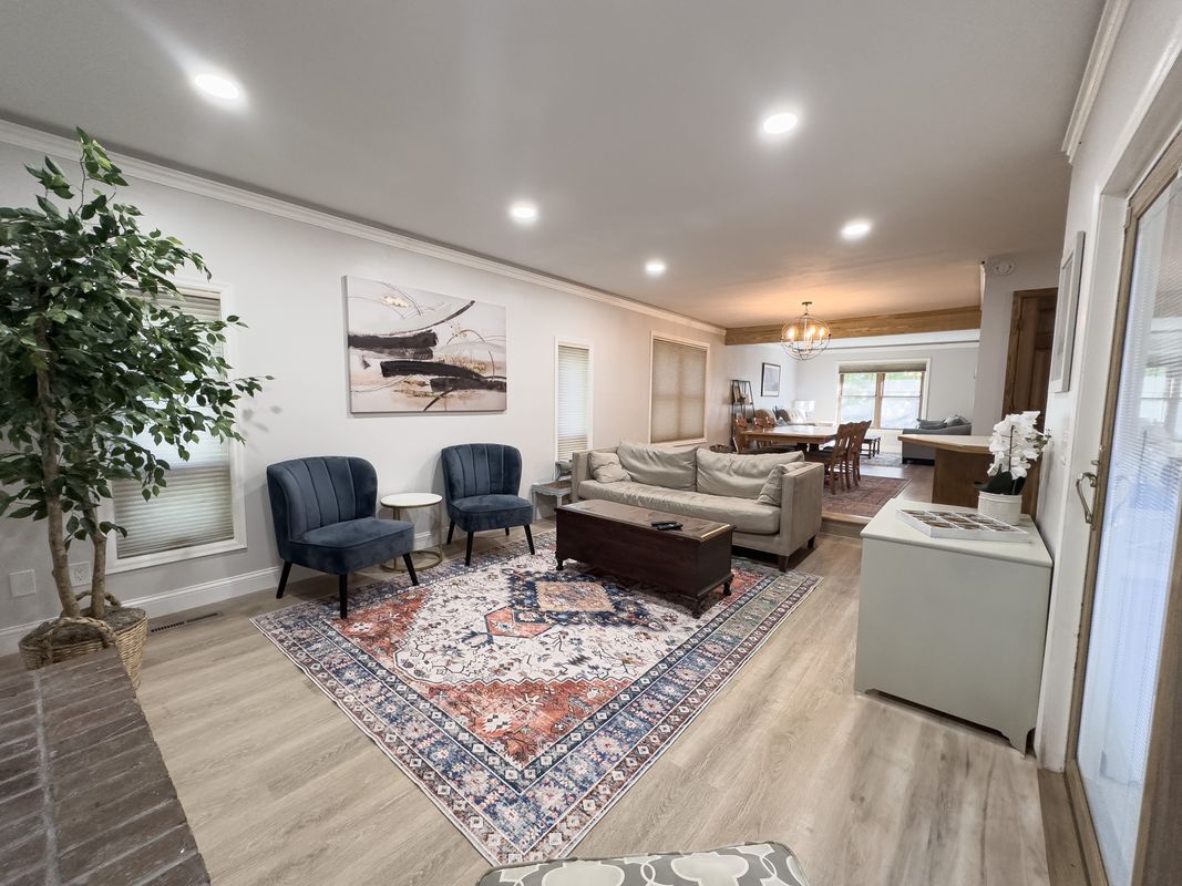 Foto principal - 824 Springhill Dr