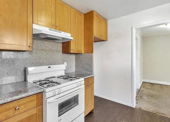 Building Photo - SINGLE FAMILY HOME