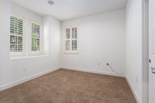 Building Photo - 4970 Trescott Ct