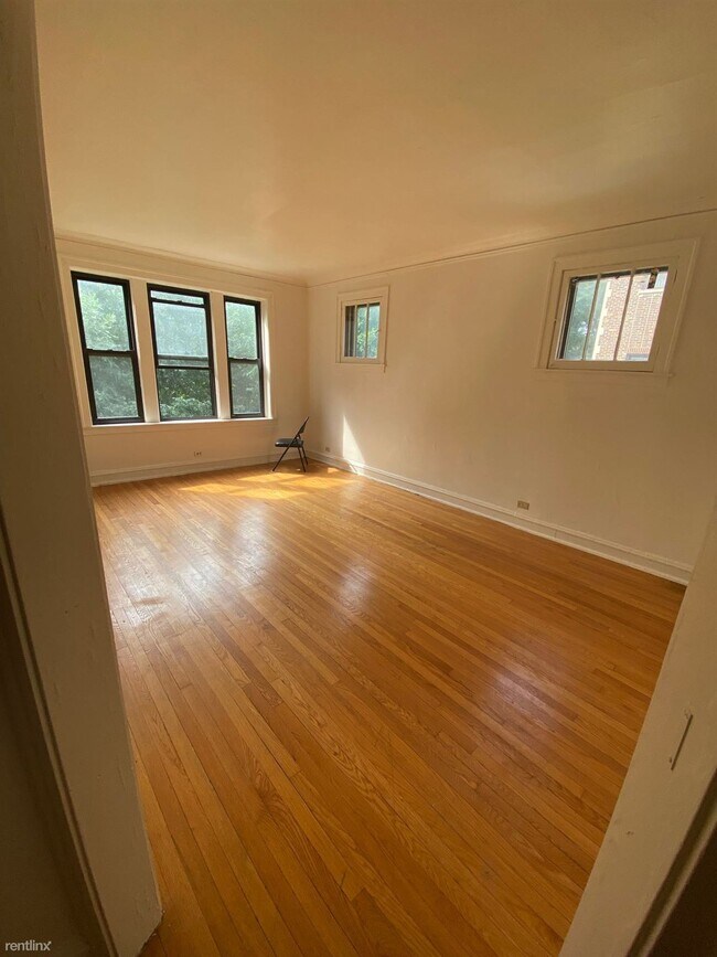 Foto del edificio - 2435 W Greenleaf Ave