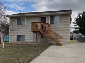 Building Photo - 527 Flormann St