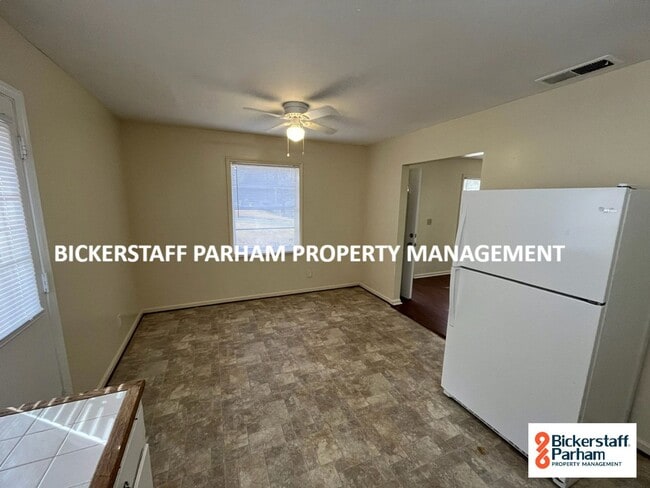 Building Photo - Modern Conveniences & Entertainment, All W...