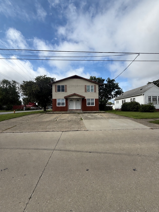 Building Photo - 801 W St Anthony Ave