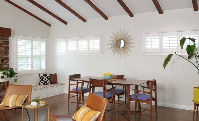 Foto del edificio - Spacious Silver Lake Charmer 2-bedroom, 1-...