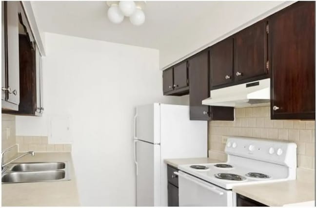 Foto del edificio - 3060 Kathe Ln