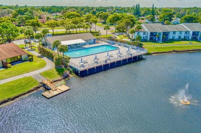 Foto del edificio - 1112 Green Pine Blvd