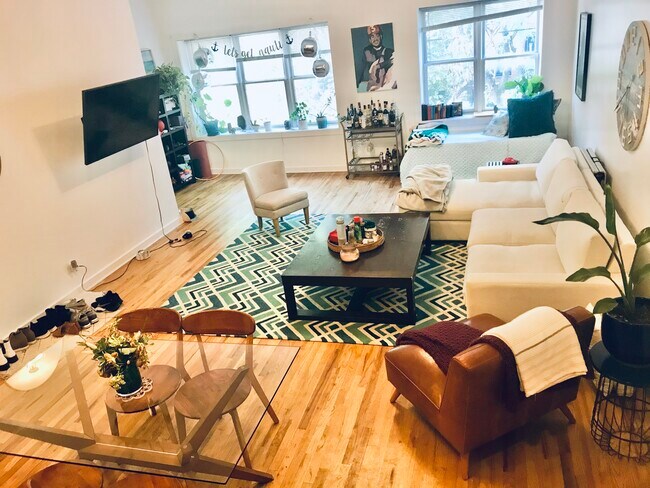 Foto del edificio - 1121 W Webster Ave