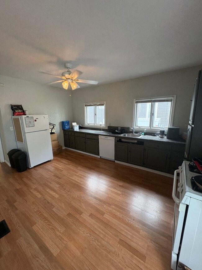 Building Photo - 50 Bromfield Rd