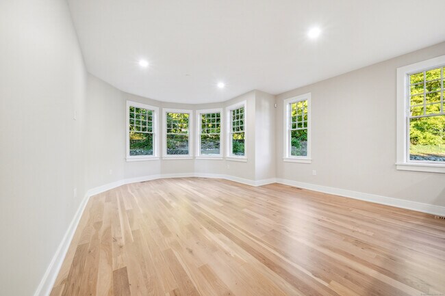 Foto del edificio - 8 Husted Ln