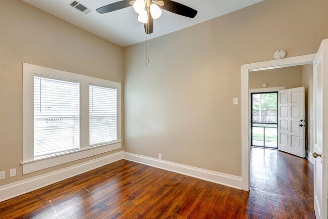 Foto del edificio - 449 W 22nd St