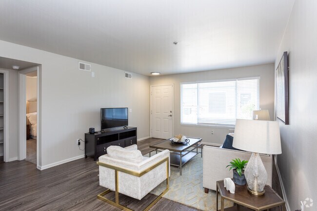 En la cima de una colina - 1056SF - The Bluffs at Castle Rock