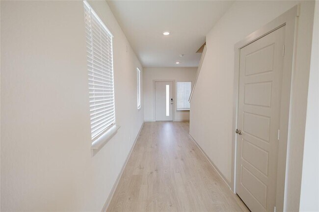 Building Photo - 413 Millbrook Blvd