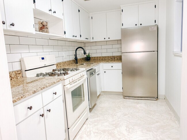 Kitchen - 309 Florence Ave
