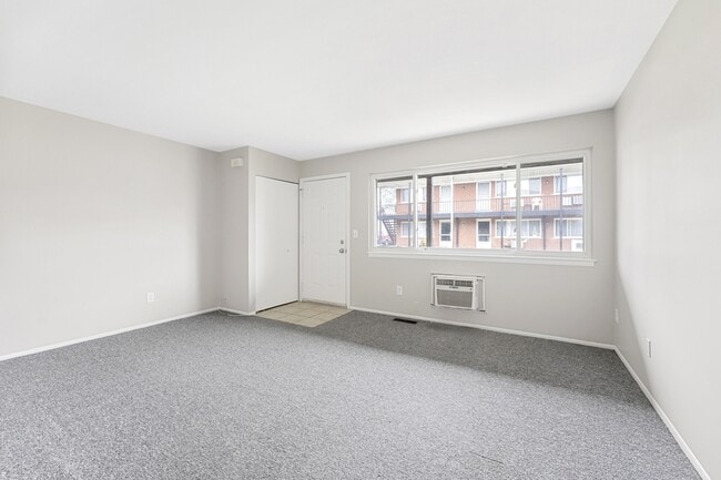 Building Photo - 426 Oak St