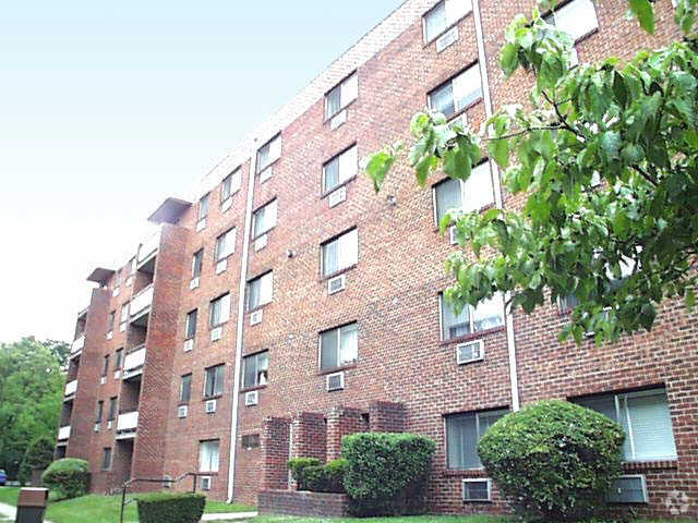 Community - Barclay Square Apartments