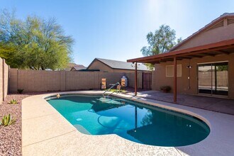 Building Photo - 1362 E 10th St