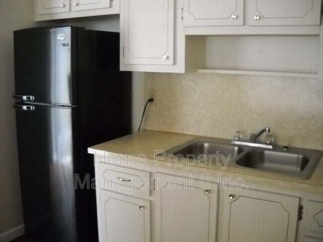 Foto del edificio - 815 Ridge Rd