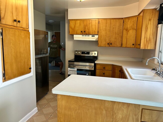 Building Photo - Adorable midtown 4 BR home!