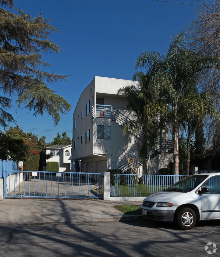 Primary Photo - Maui Apartments