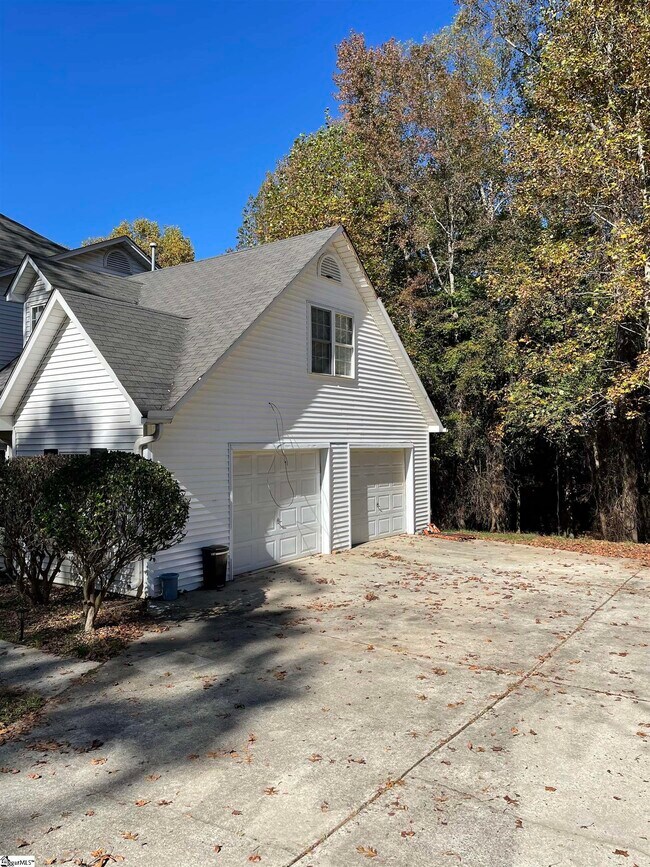 Building Photo - 200 Courtneybrook Trail