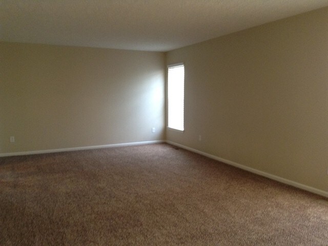 Building Photo - 10 Hunterbrook Court