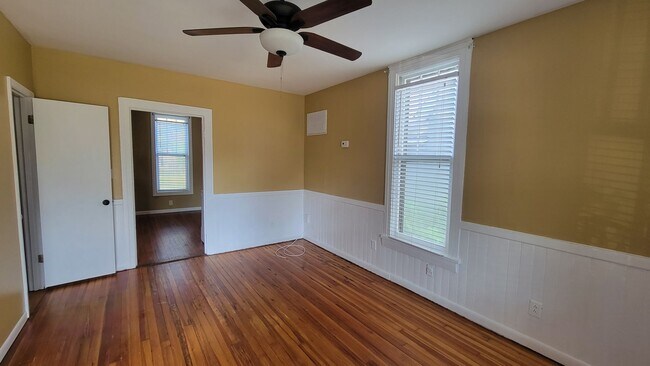 Building Photo - 803/805 MA - BEE