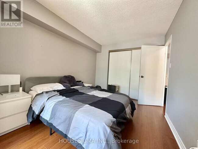 Photo du bâtiment - 633-1633 Bay St.
