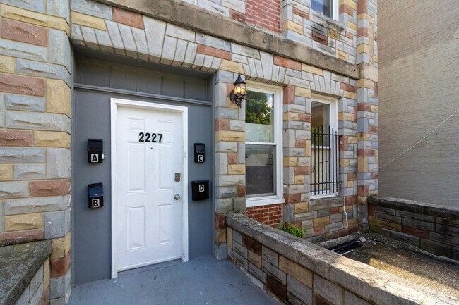 Building Photo - 2227 Linden Ave