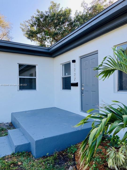 Building Photo - 1225 SW 23rd Ave