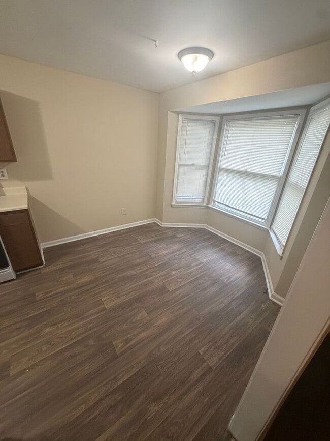 Building Photo - 1215 Oakplace Dr SW