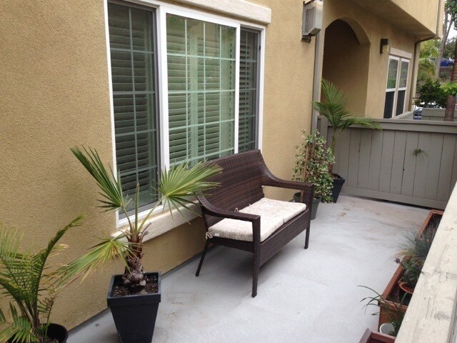 Building Photo - Two Bedroom 2.5 bath Townhome in South Par...