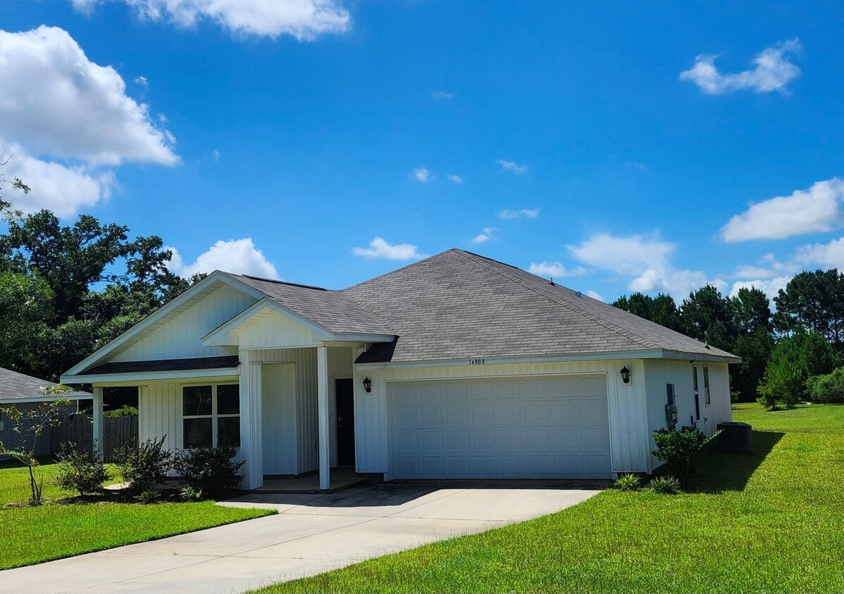 Primary Photo - ***Price Reduction*** Beautiful Home in Foley