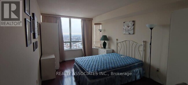 Building Photo - 330 Alton Towers Cir