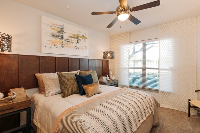 Spacious Master Bedroom - Los Robles Apartments