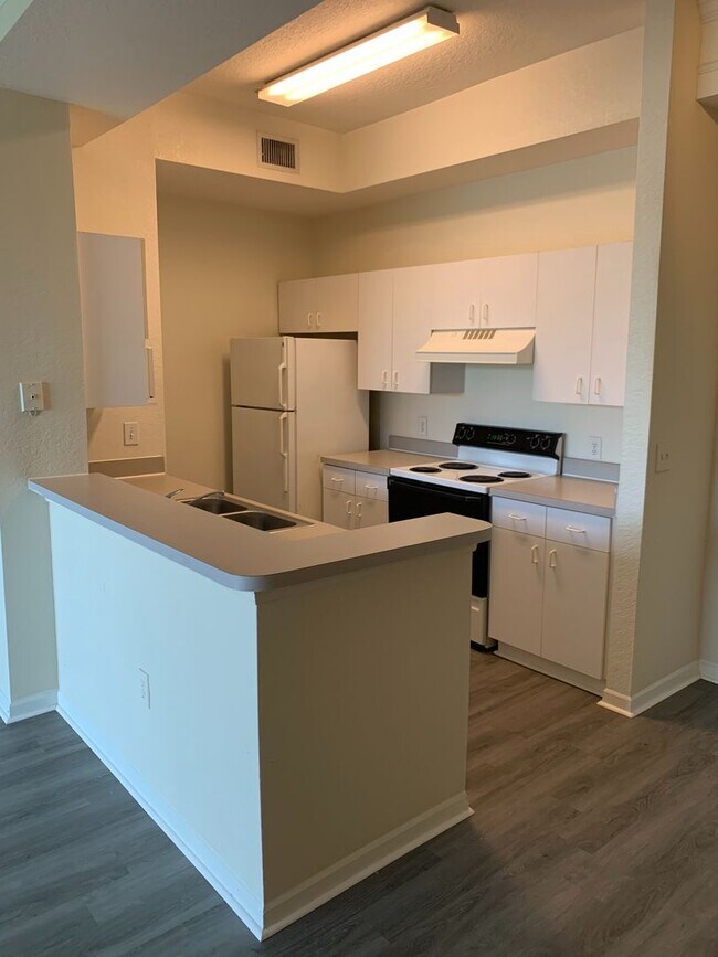 Foto del edificio - One Bedroom For Rent in New Tampa!
