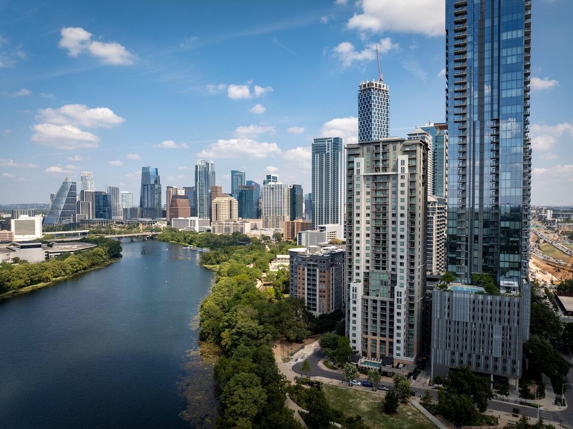Primary Photo - Gorgeous 30th Floor 2BD / 2BA Corner Sky R...