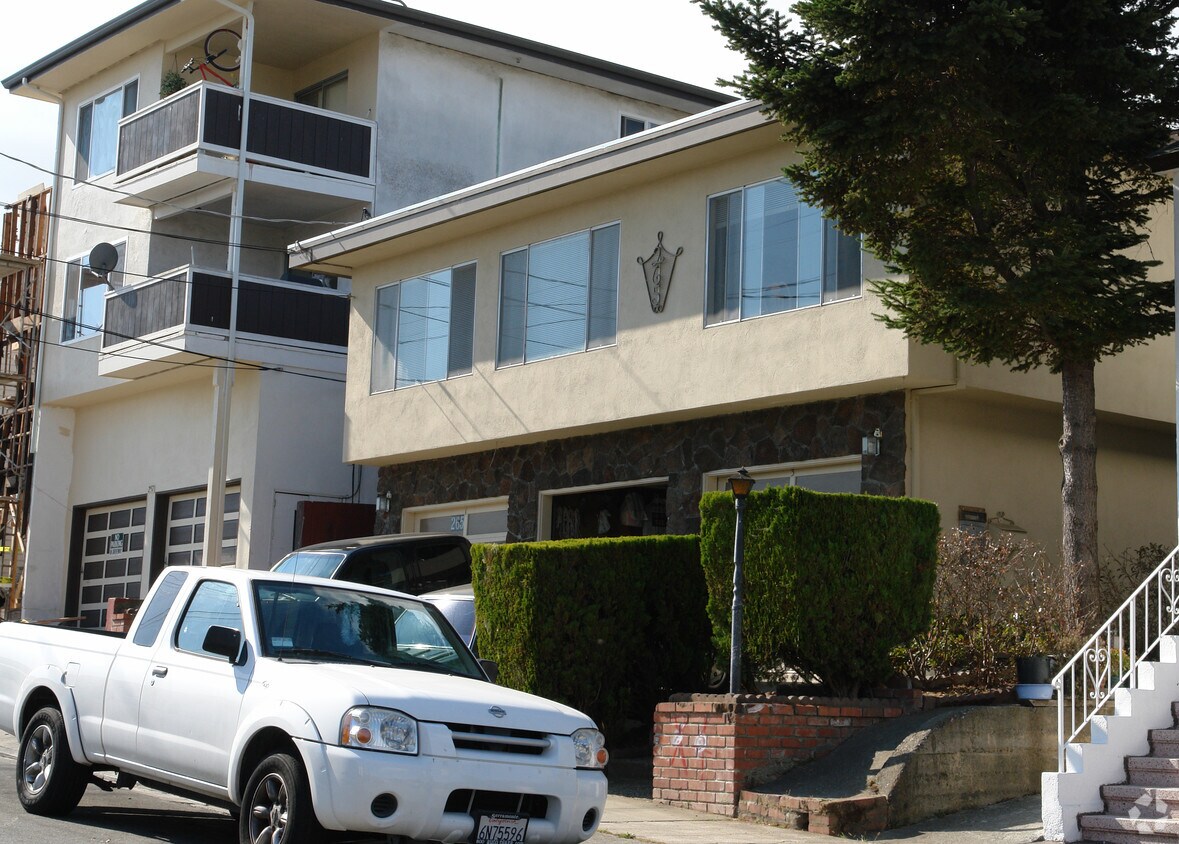 Building Photo - 265 East Ave