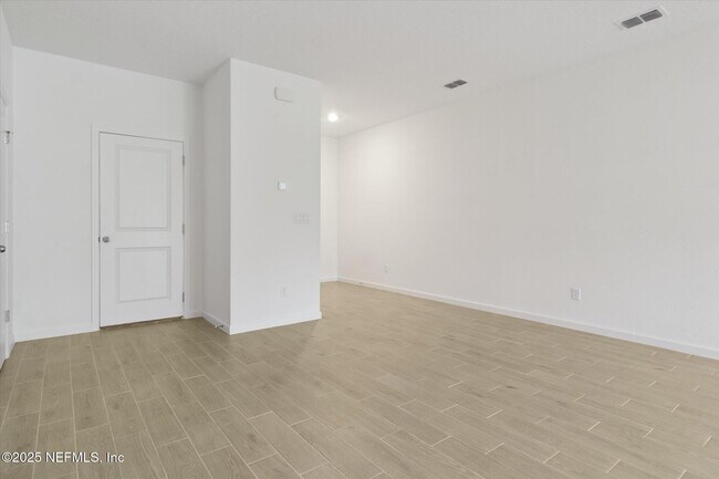 Foto del edificio - 6913 Gable Grv Ave