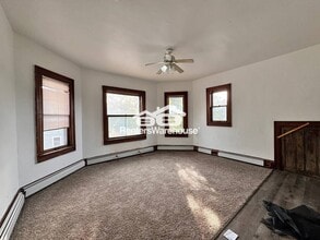Building Photo - 1326 E 9th St