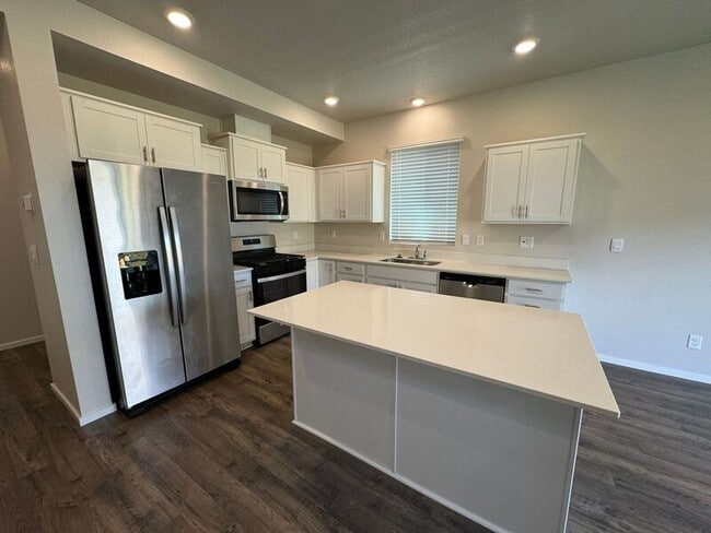 Foto del edificio - 4833 Thyme Ave NE