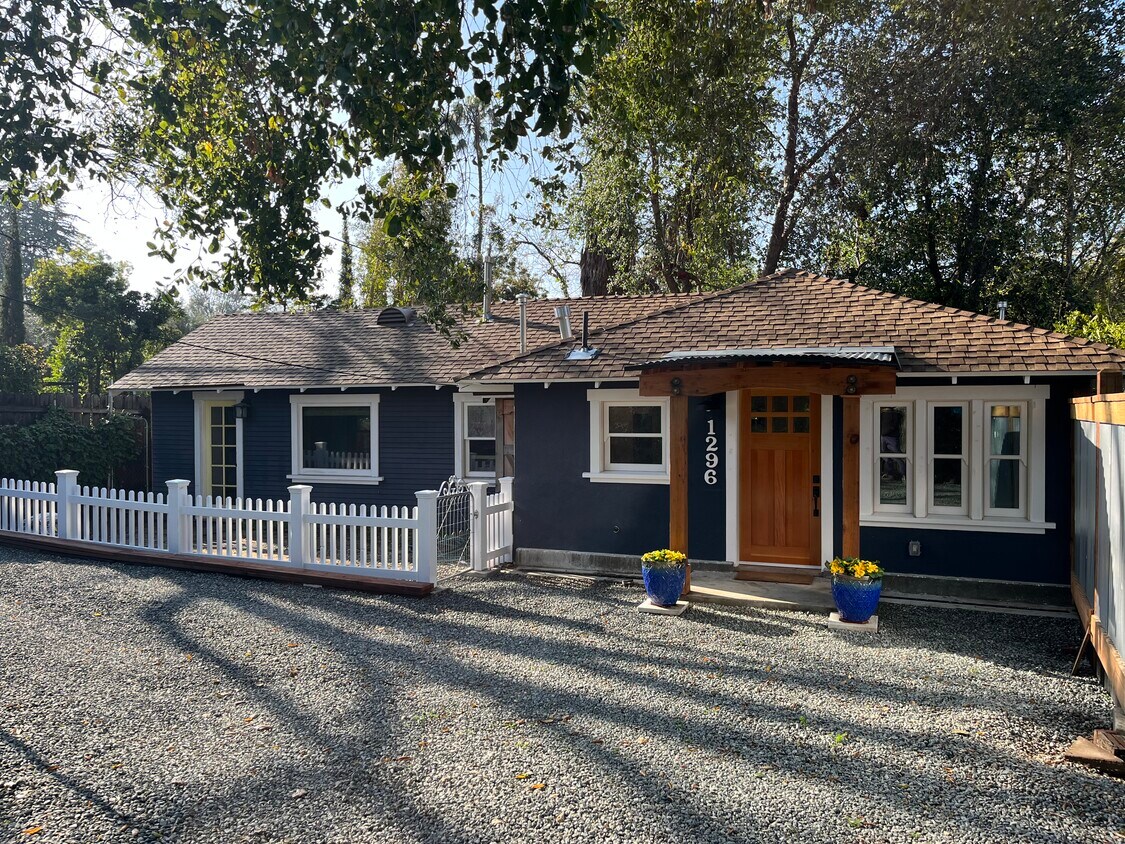 Foto principal - 1296 N Mentor Ave