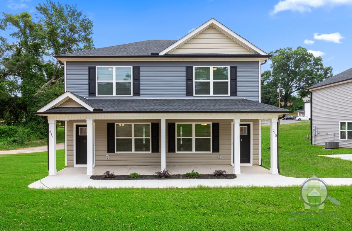 Primary Photo - 215 Sitton Dr