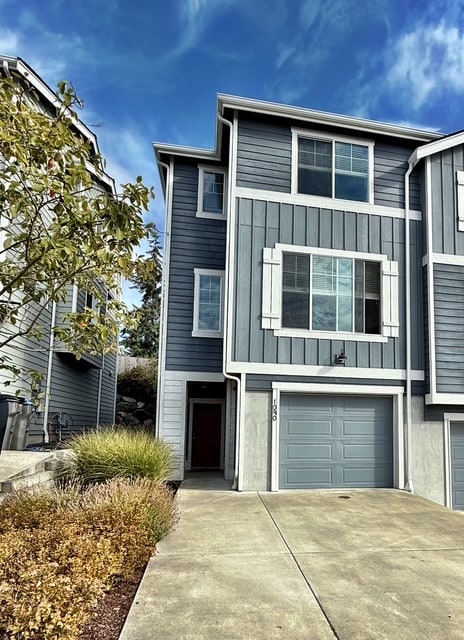 Building Photo - 1090 NW Dragonstone St