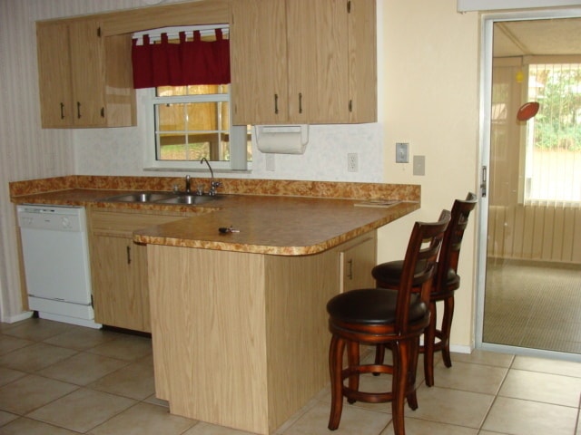 Building Photo - DEBARY 2 BEDROOM 2 BATH 2 CAR GARAGE