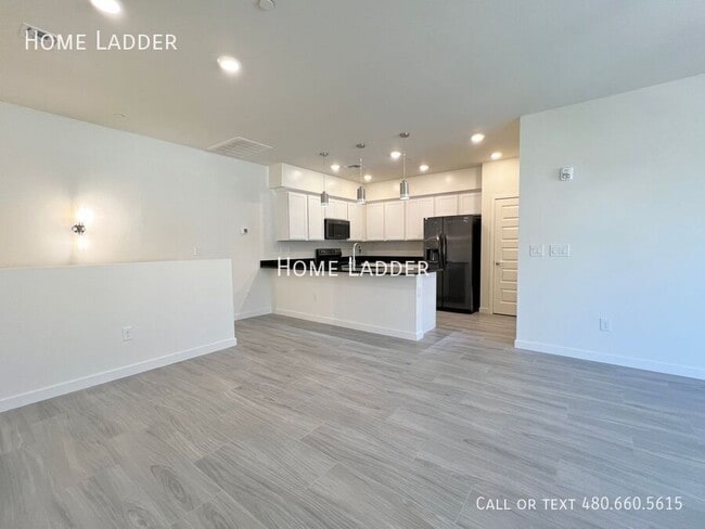 Building Photo - 2722 S Cavalier Dr